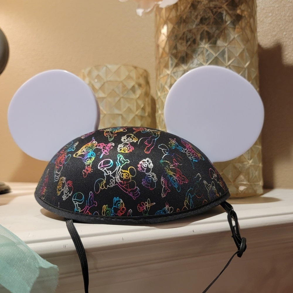 Disney Parks Mickey Mouse Friends Light-Up Magic Glow Hat With Show Ears